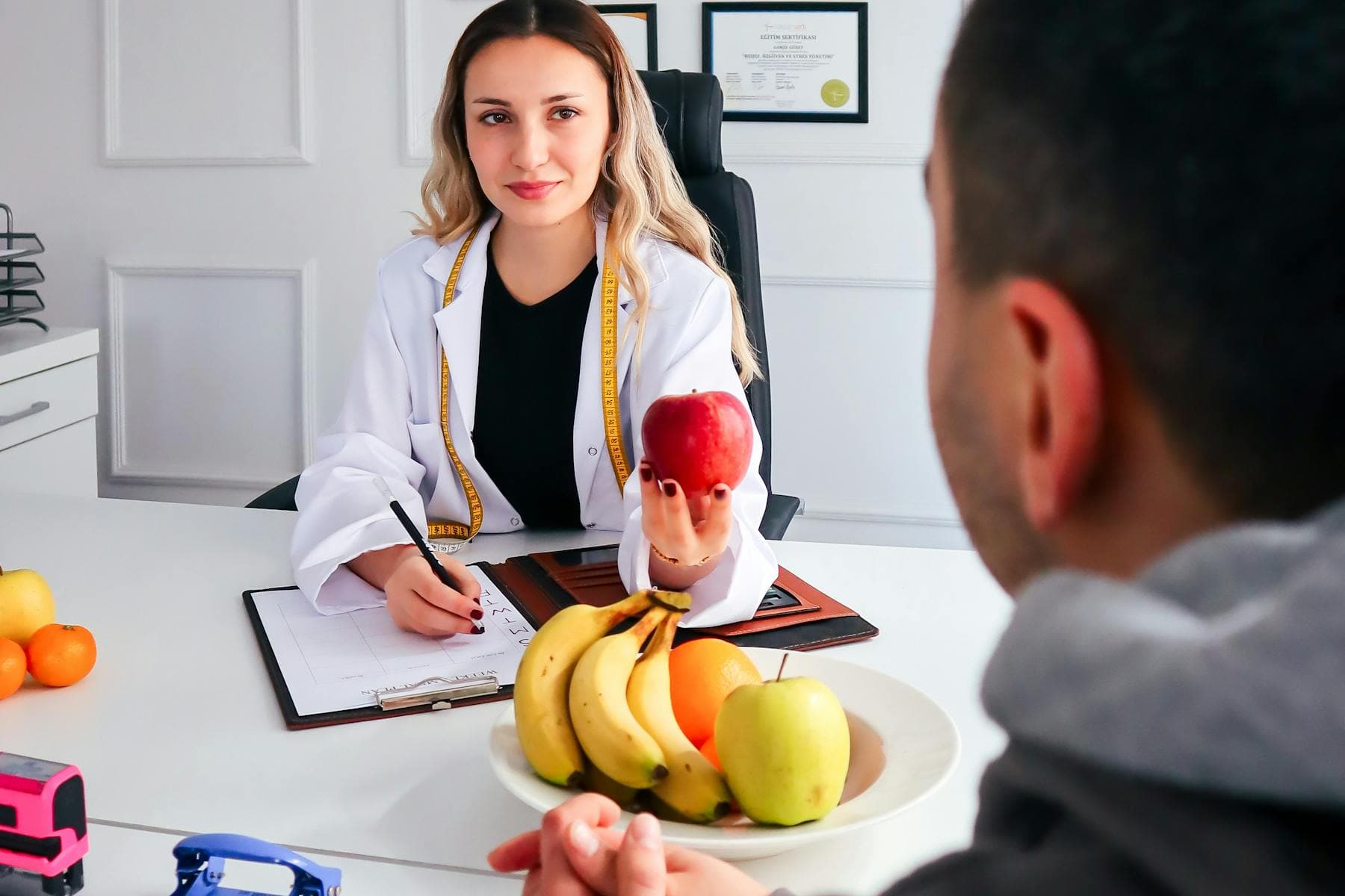 Stock photo representing dietitian consultation.